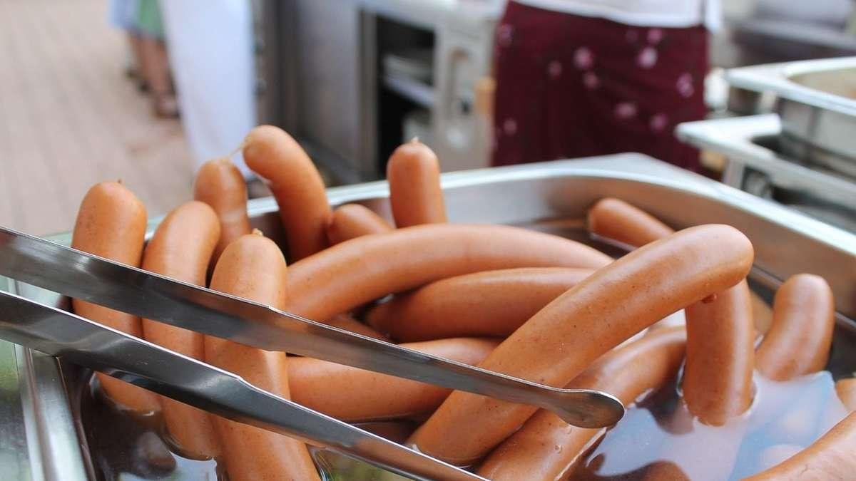 Kdy vhodit párky do vody? Makłowicz upozornil na častou chybu