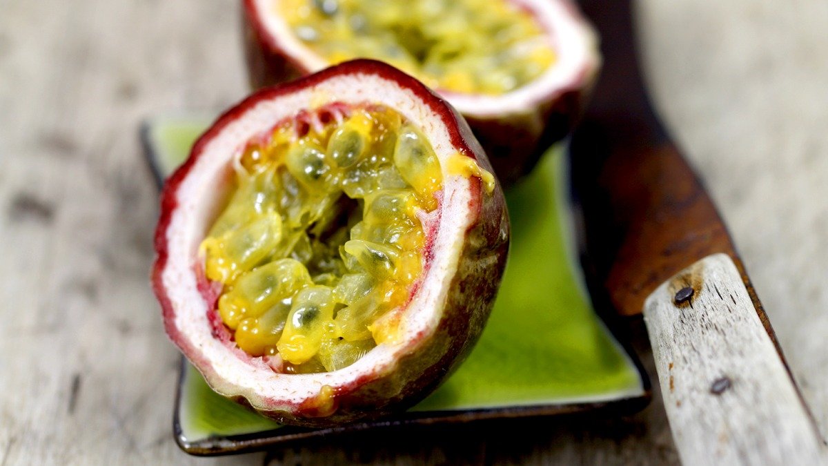 Jedno ovoce, které se vyplatí jíst, když je „svraštělé“: málo cukru, hodně vlákniny a přezdívka král ovocných šťáv