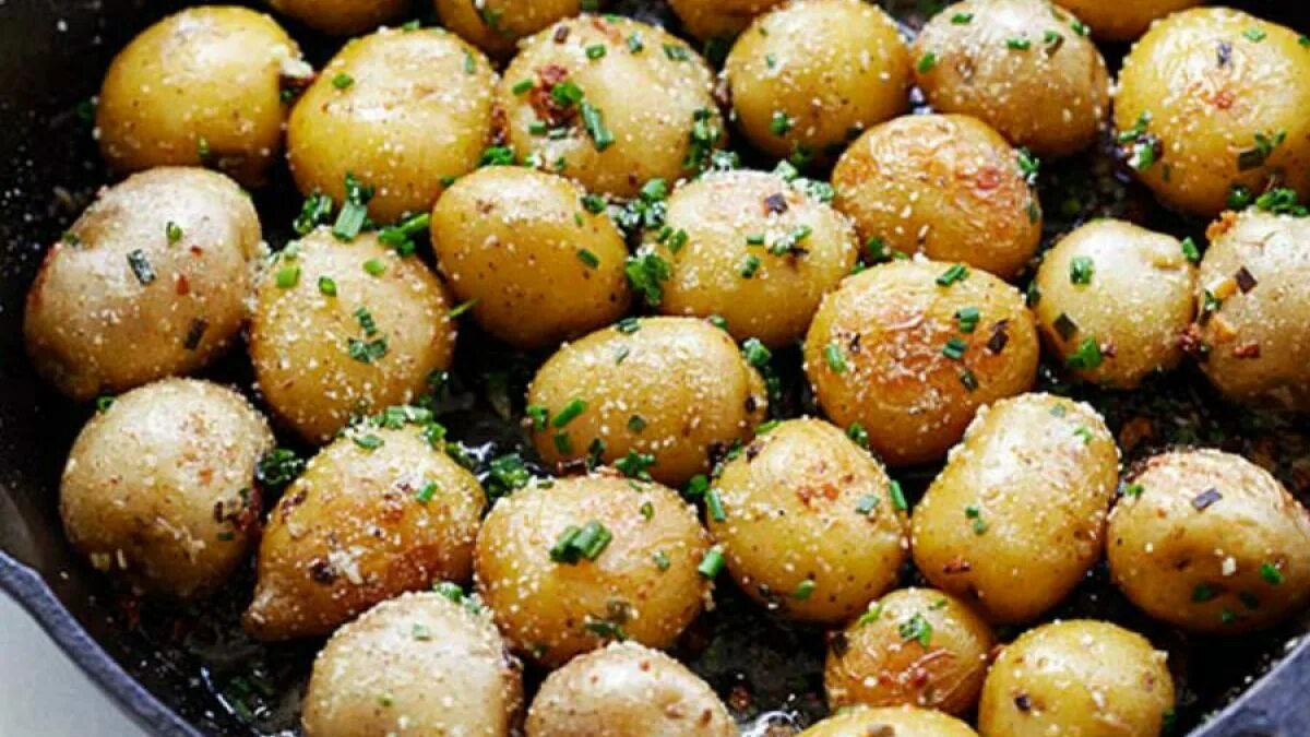 Tohle jídlo od restaurančního šéfkuchaře se stane vaším favoritem na vánočním stole: je chutné, hotové za půl hodiny a hlavní roli v něm hrají brambory