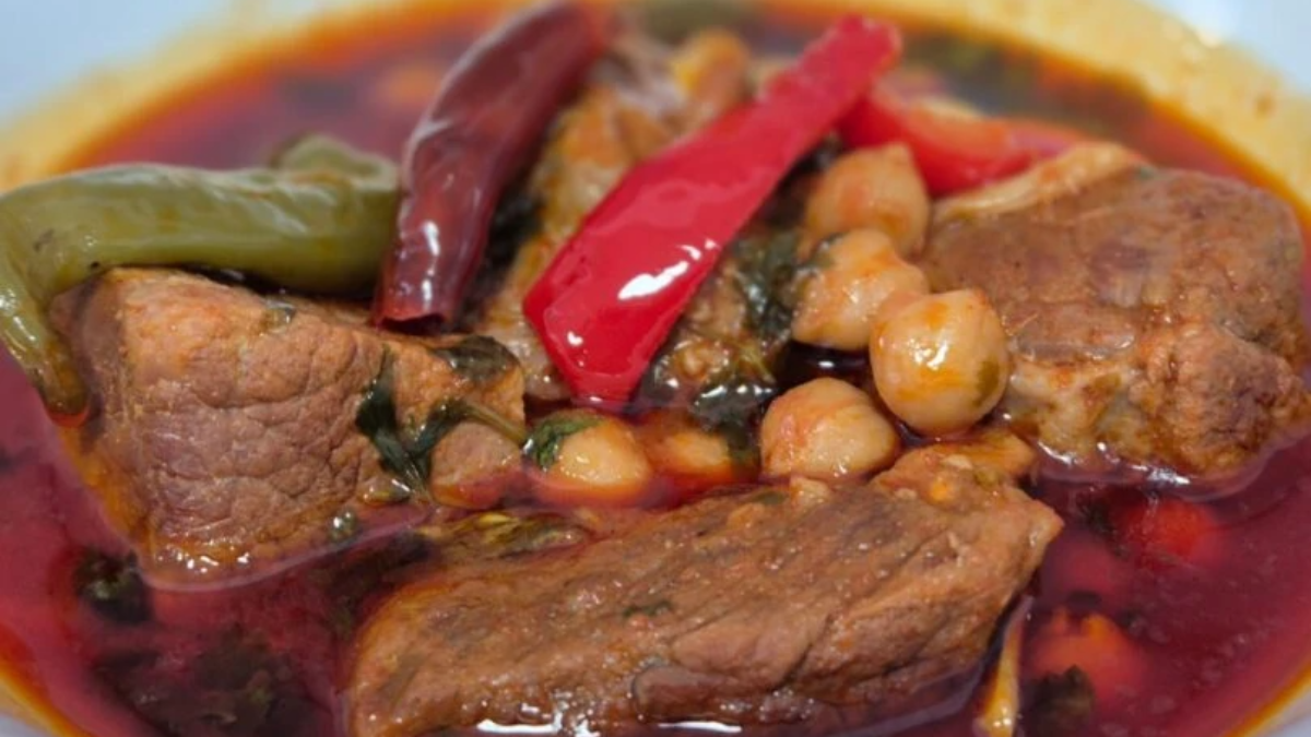 Jídlo, které zahřeje u srdce: hovězí maso z hlavy v omáčce chraime.