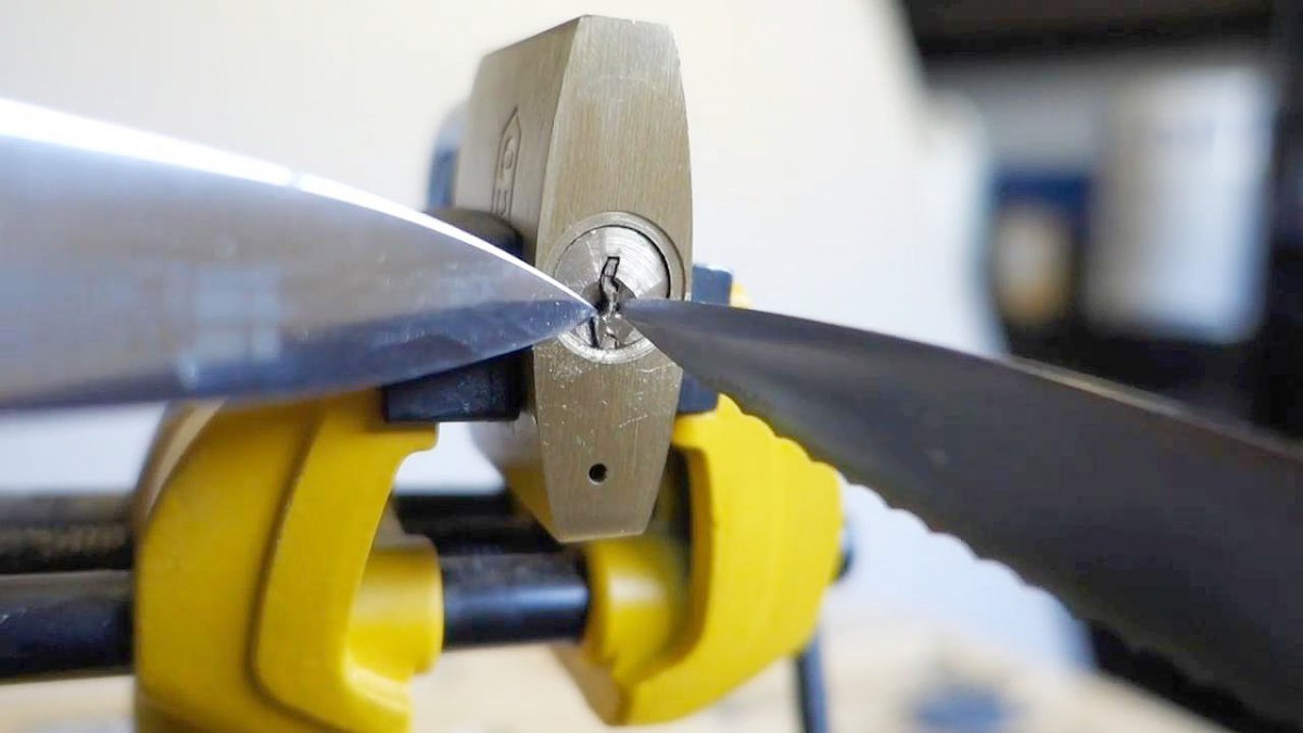 Jak vytáhnout zlomený klíč ze zámku bez volání zámečníka: jednoduchý způsob s domácím nářadím 2 Jak vytáhnout zlomený klíč ze zámku bez volání zámečníka: jednoduchý způsob s domácím nářadím