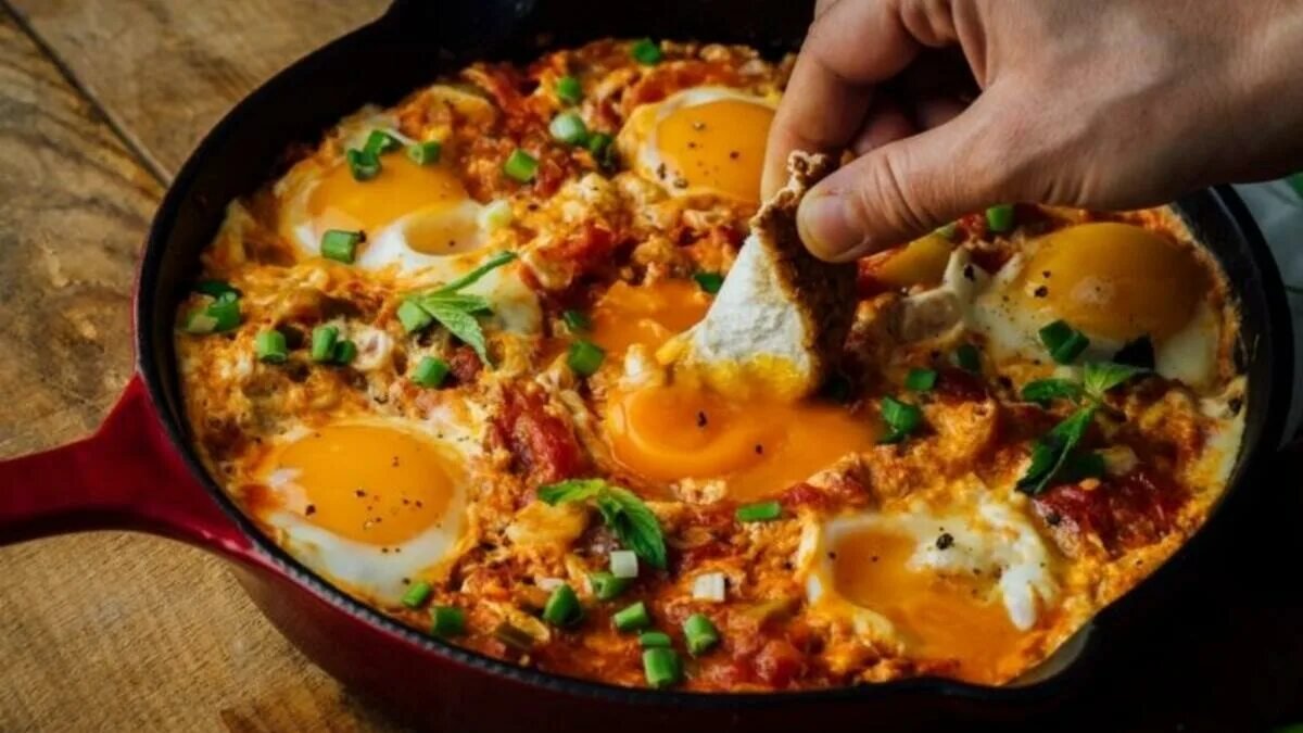 Klasický recept na shakshuku co obsahuje a jak ji připravit