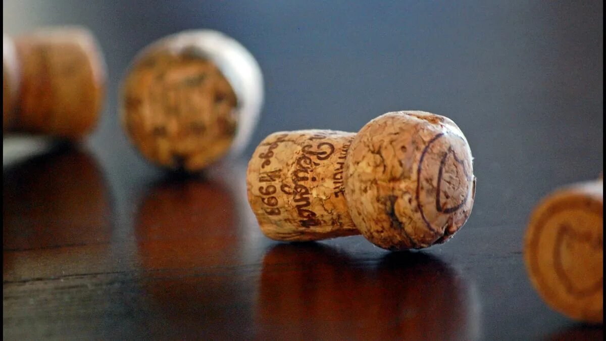 Proč může obyčejná korková zátka zabránit „přetečení“ hrnce