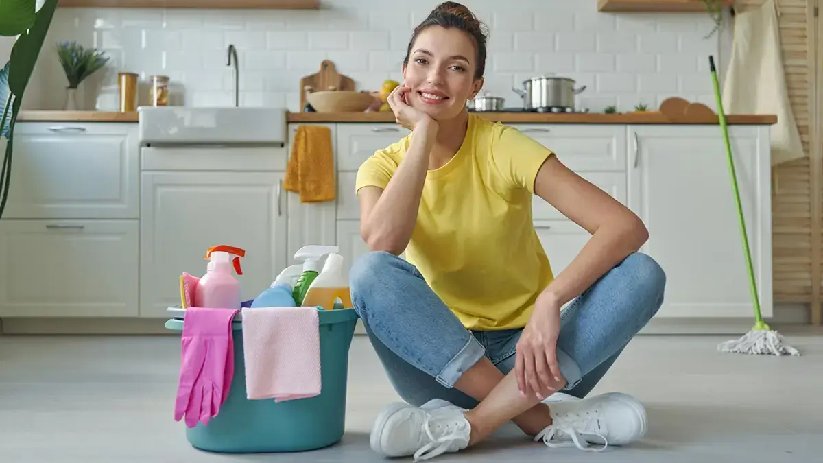 13 míst v domácnosti, která stojí za to uklidit před novoročními svátky po česku