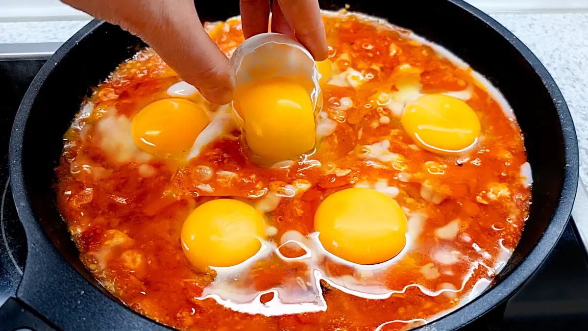 Červená skvrnka ve vejci. Málokdo ví, co znamená a zda je takové vejce bezpečné k jídlu 3 Červená skvrnka ve vejci. Málokdo ví, co znamená a zda je takové vejce bezpečné k jídlu