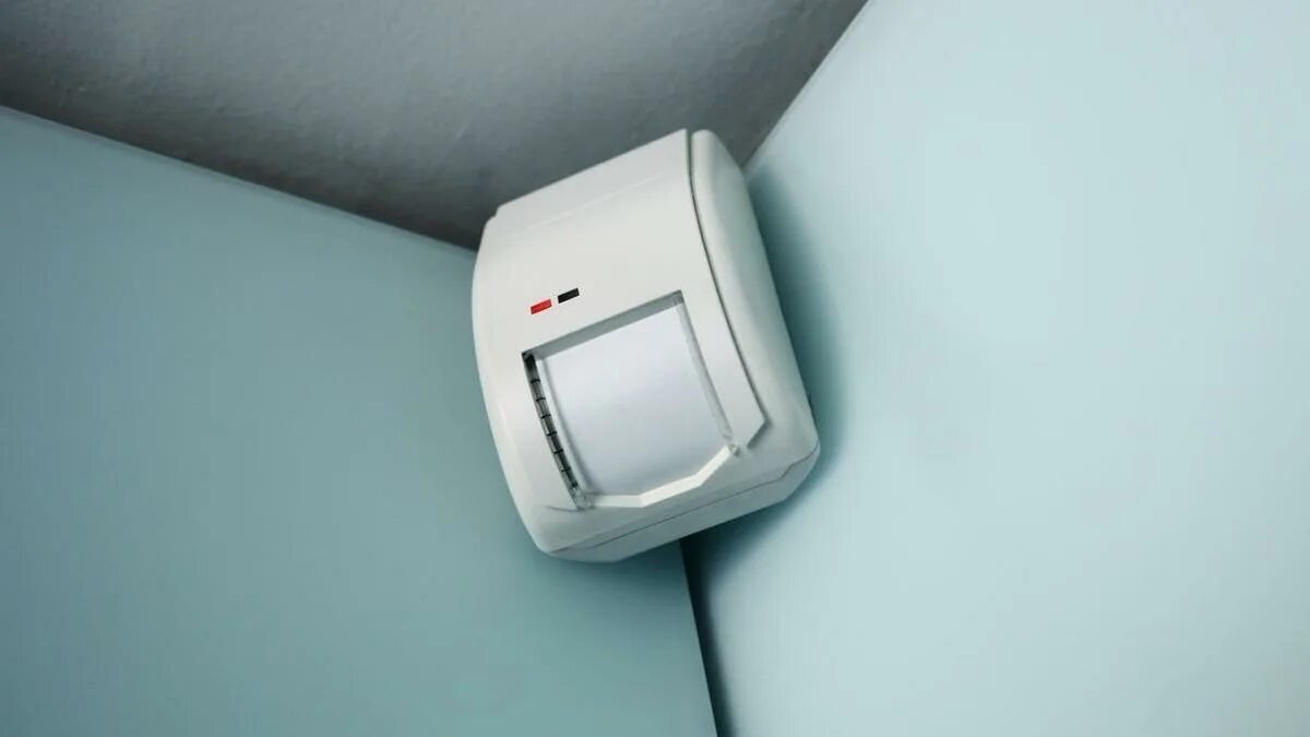 Požární hlásiče jsou nainstalovány špatně – expert svazu správců domů: „Řekli, že se jim nechce vrtat další díry“ 2 Požární hlásiče jsou nainstalovány špatně – expert svazu správců domů: „Řekli, že se jim nechce vrtat další díry“