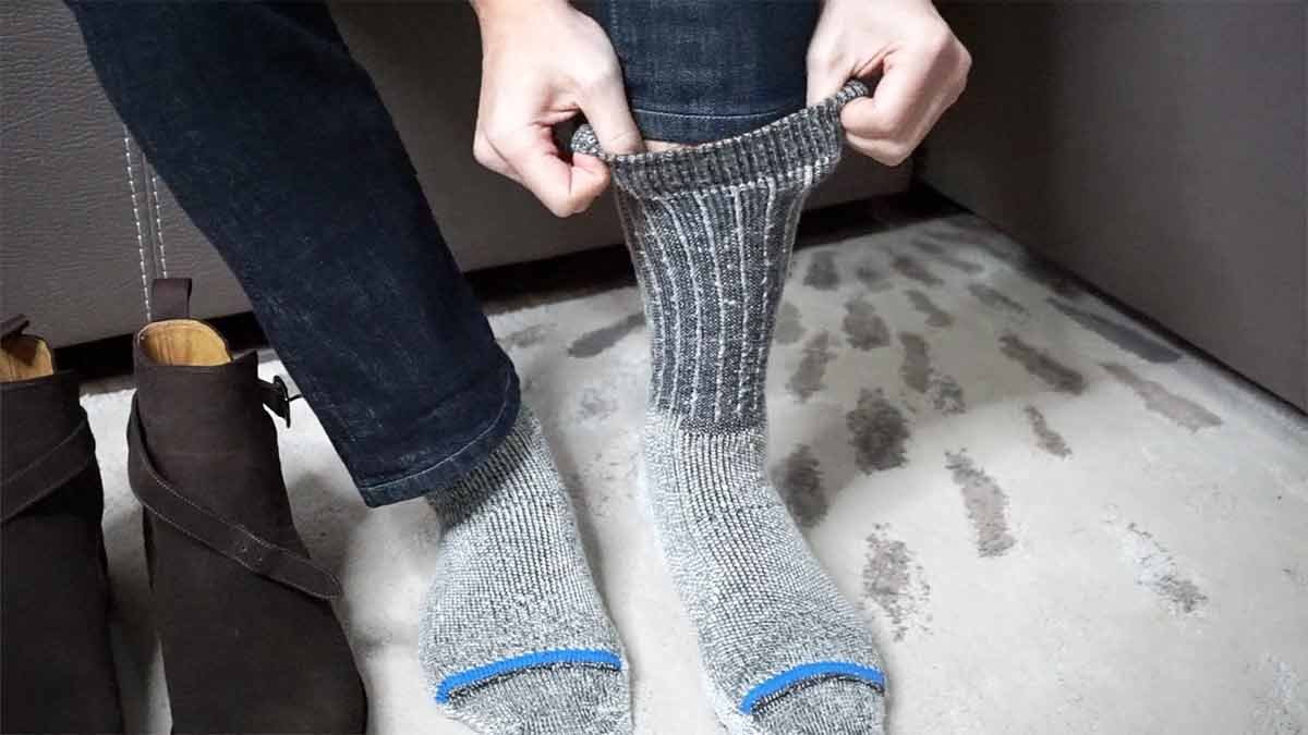 Co dělat, aby vám v zimě zůstaly nohy v teple: osvědčený trik