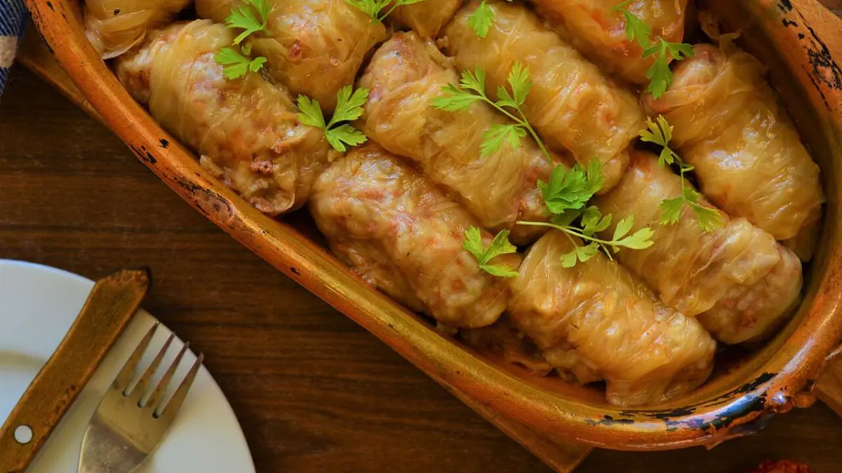 Nejlepší recepty na sarmale na Vánoce: jaké kombinace masa a koření doporučují v Česku