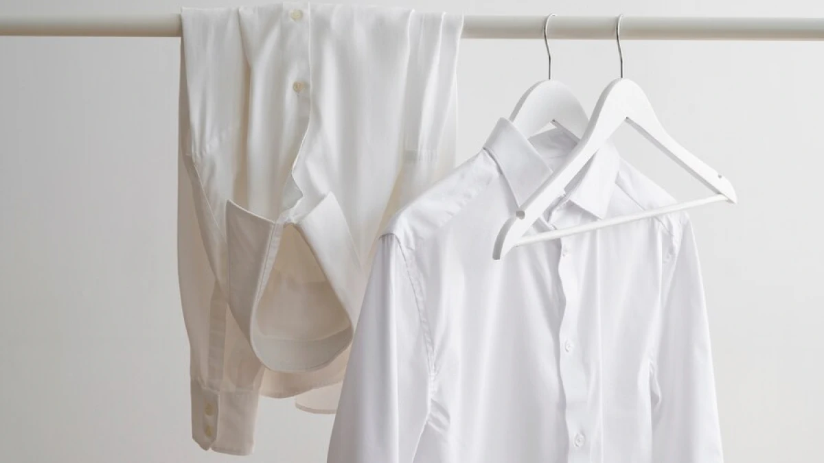 Trik pro dokonale bílé prádlo odstraňuje nažloutlé skvrny a vrací původní odstín po vyprání