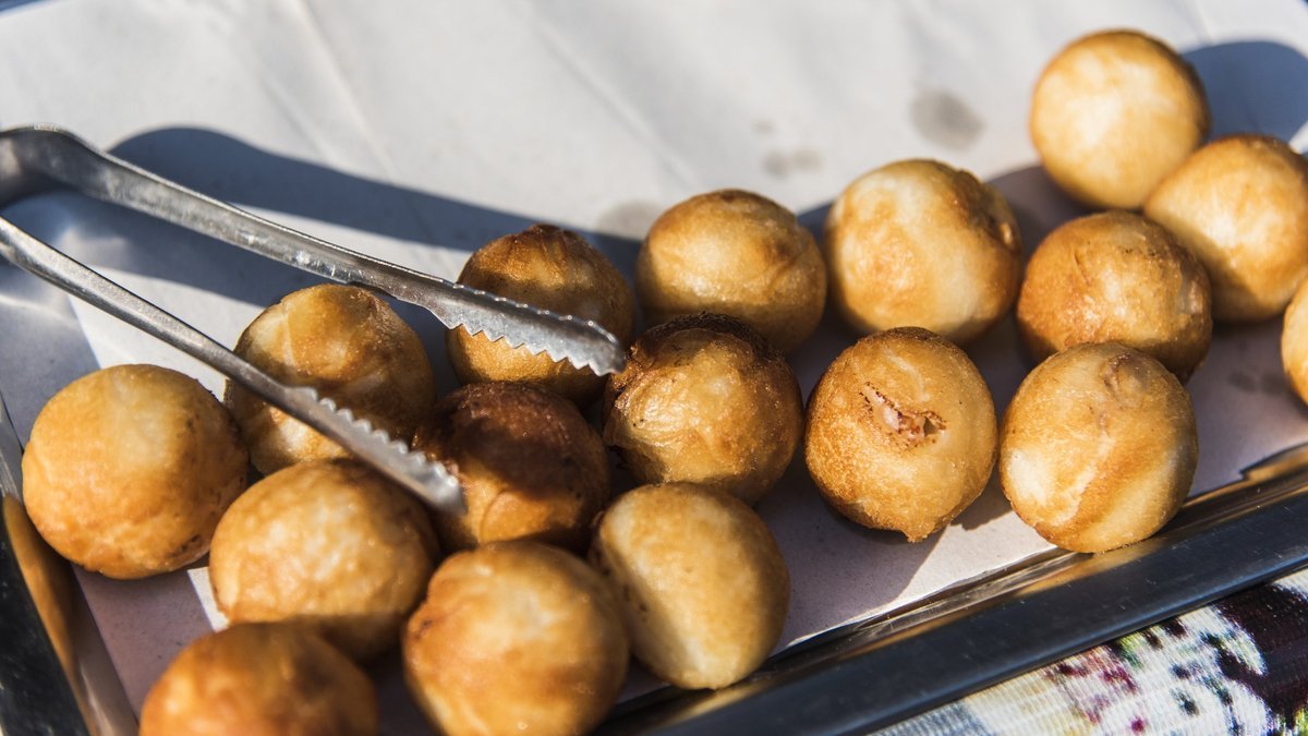 Rom do těsta, mrkev do oleje: triky cukrářky pro chytřejší smažení koblih