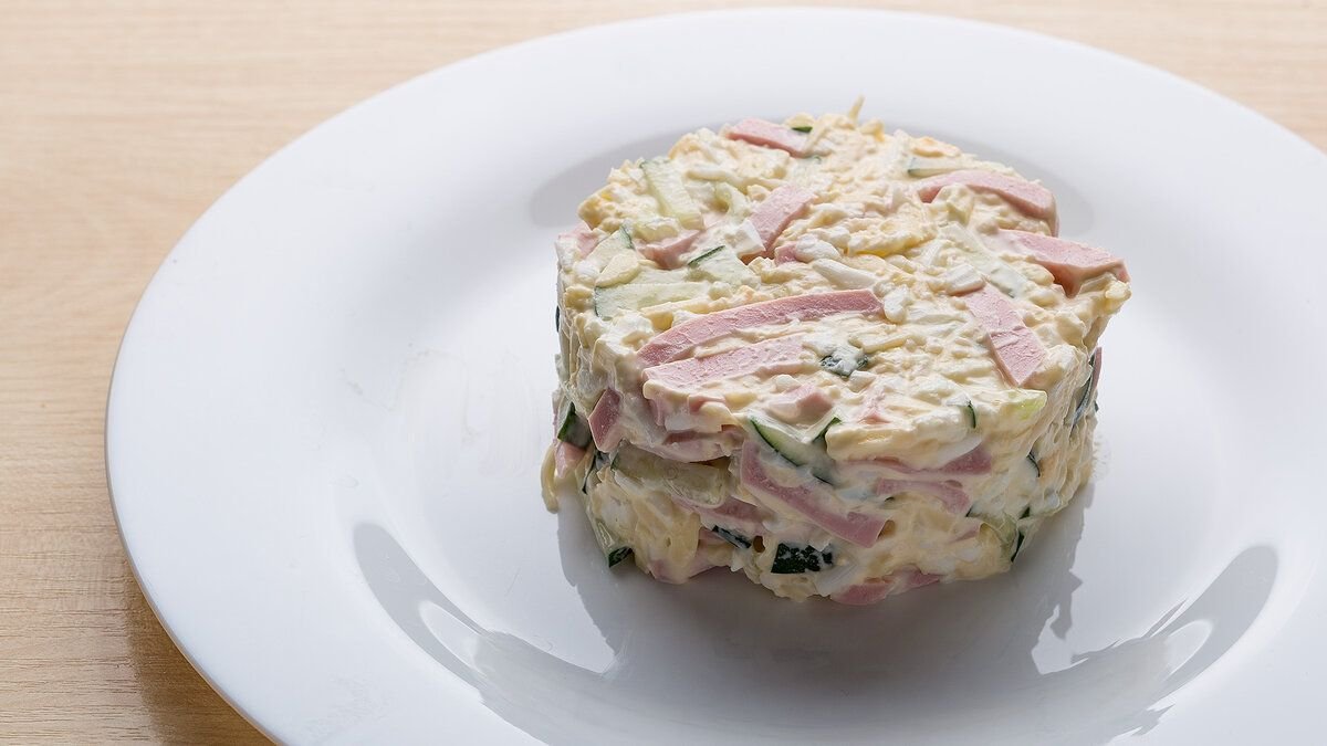 Pětiminutový salát, který potěší hosty o Vánocích i na Silvestra