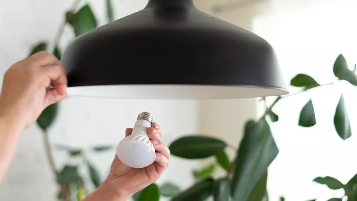 Proč při LED osvětlení vypínání světla „ze zvyku“ skutečně šetří elektřinu