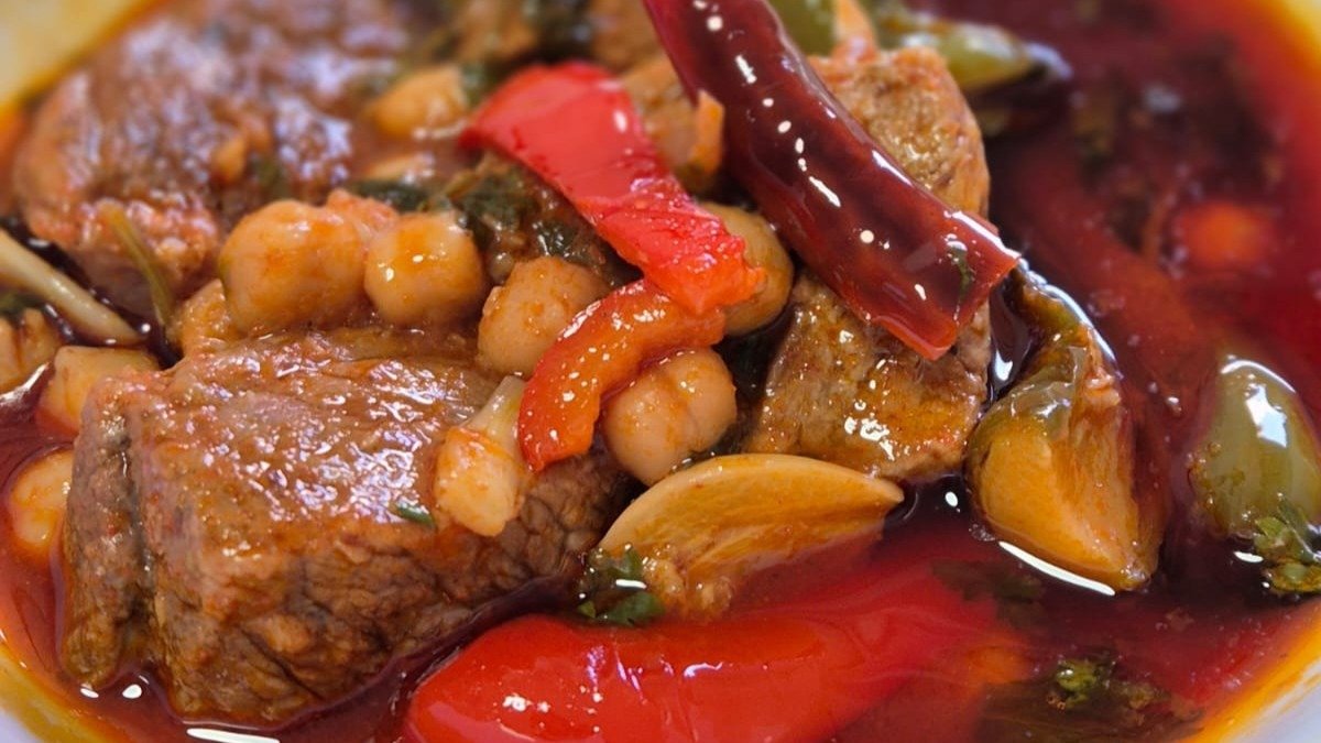 Jídlo, které zahřeje u srdce: hovězí maso z hlavy v omáčce chraime.