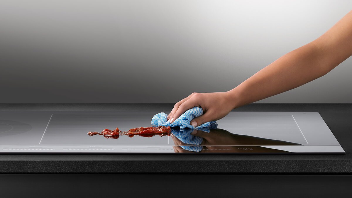 Škrábance na varné desce? Zubní pasta pomůže rychle a jednoduše