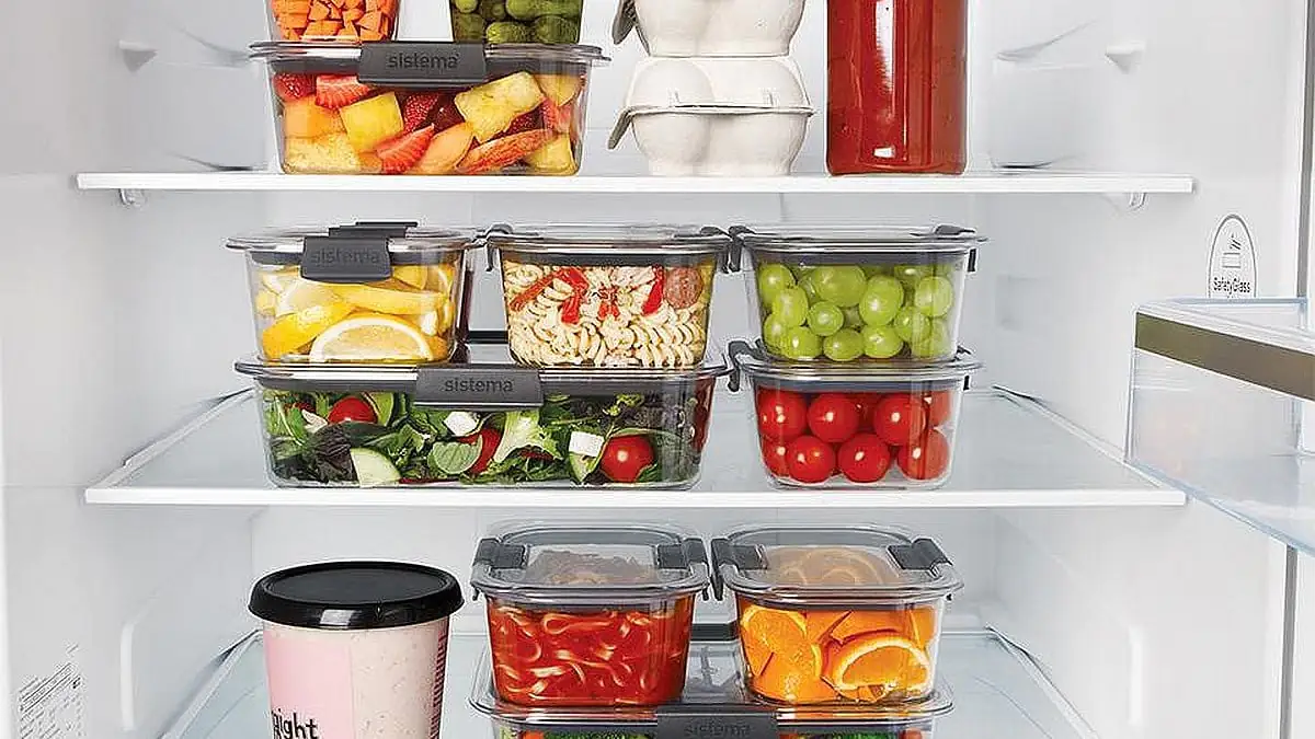 I bez potravinové fólie lze uchovat jídlo Expert na minimalismus ukazuje 5 levných způsobů, jak ji nahradit a lednice bude čistší