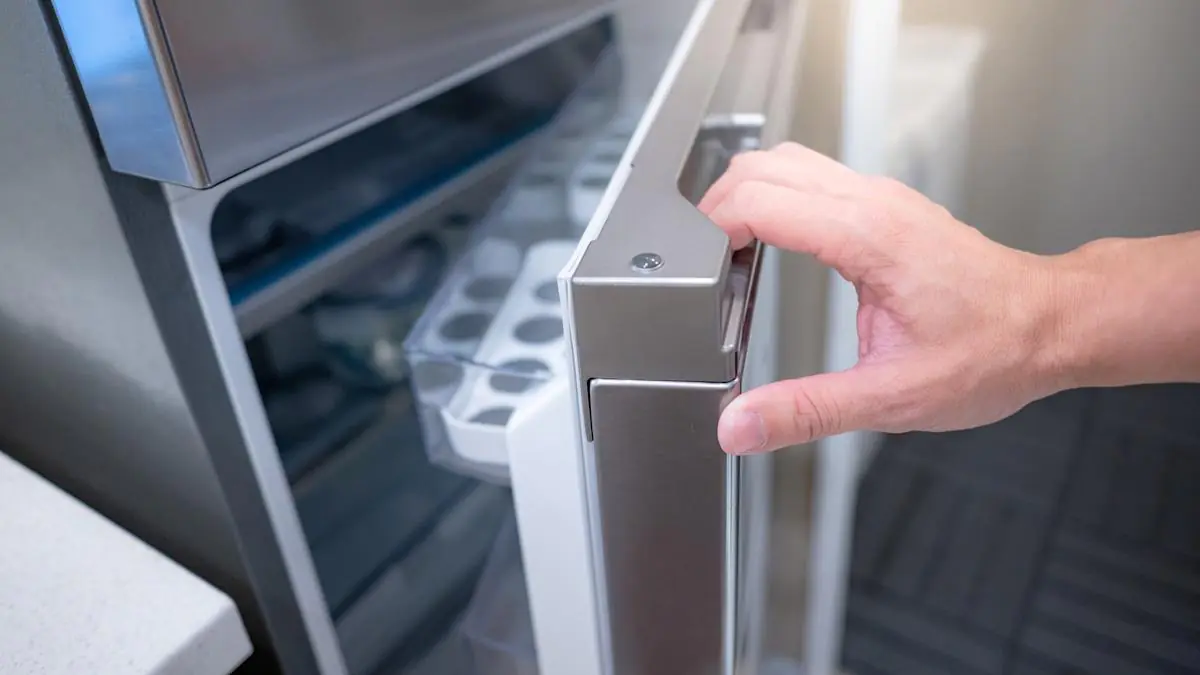 Vytlačte trošku a setřete – lednice z nerezu se bude lesknout jako zrcadlo 2 Vytlačte trošku a setřete – lednice z nerezu se bude lesknout jako zrcadlo