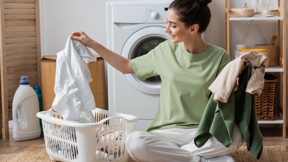 Trik, díky kterému vaše prádlo schne mnohem rychleji – i bez sušičky 2 Trik, díky kterému vaše prádlo schne mnohem rychleji – i bez sušičky