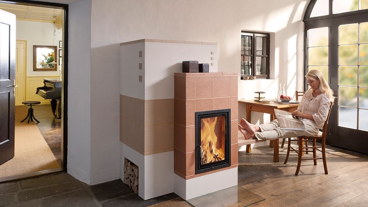 Proč stále více domů v Česku volí peletová kamna bez elektřiny