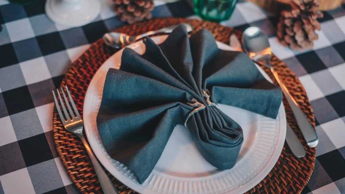Promyšlený luxus experti poradí jak stylově prostřít novoroční stůl po česku