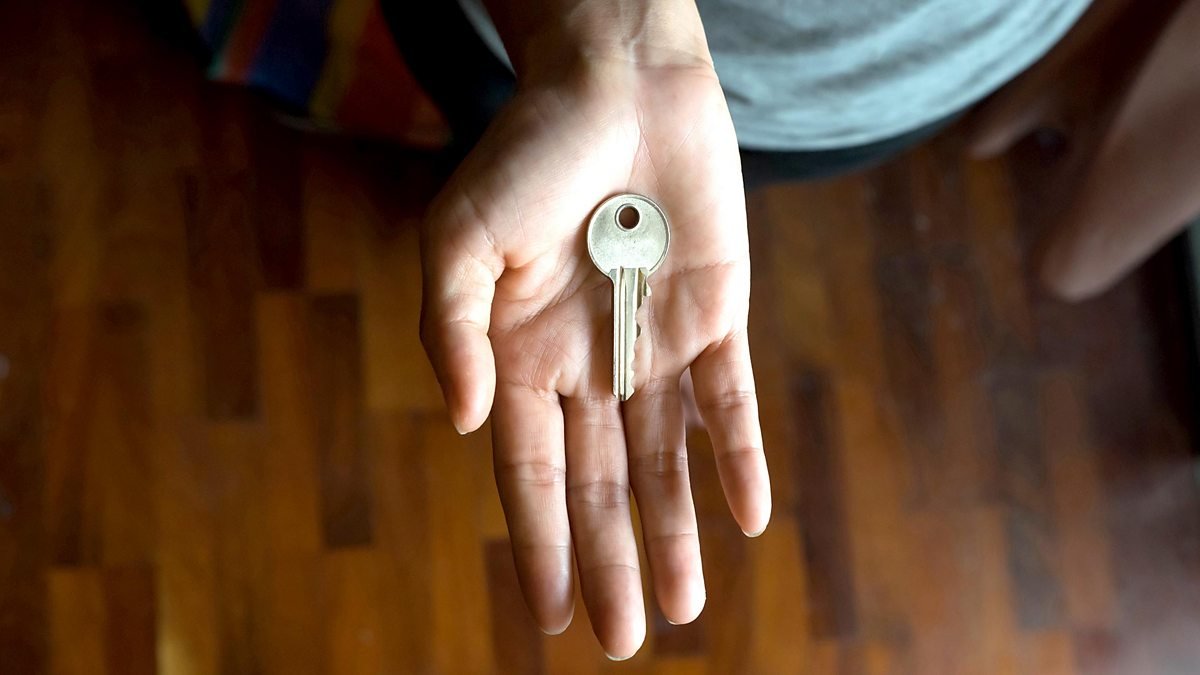 Nenechávejte klíč v zámku vchodových dveří přes noc. Zní to lákavě, ale je to špatný nápad, varují čeští experti