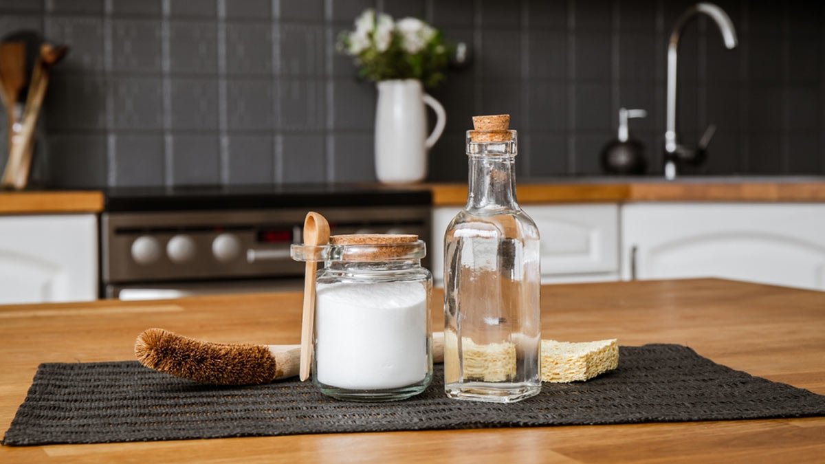 Žloutnutí a rez jsou minulostí: 3 ingredience z kuchyně smažou povlak z vany jednou provždy 2 Žloutnutí a rez jsou minulostí: 3 ingredience z kuchyně smažou povlak z vany jednou provždy