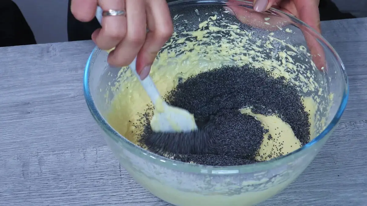 Místo dvou upeč jeden Tenhle koláč poráží makový závin i perník