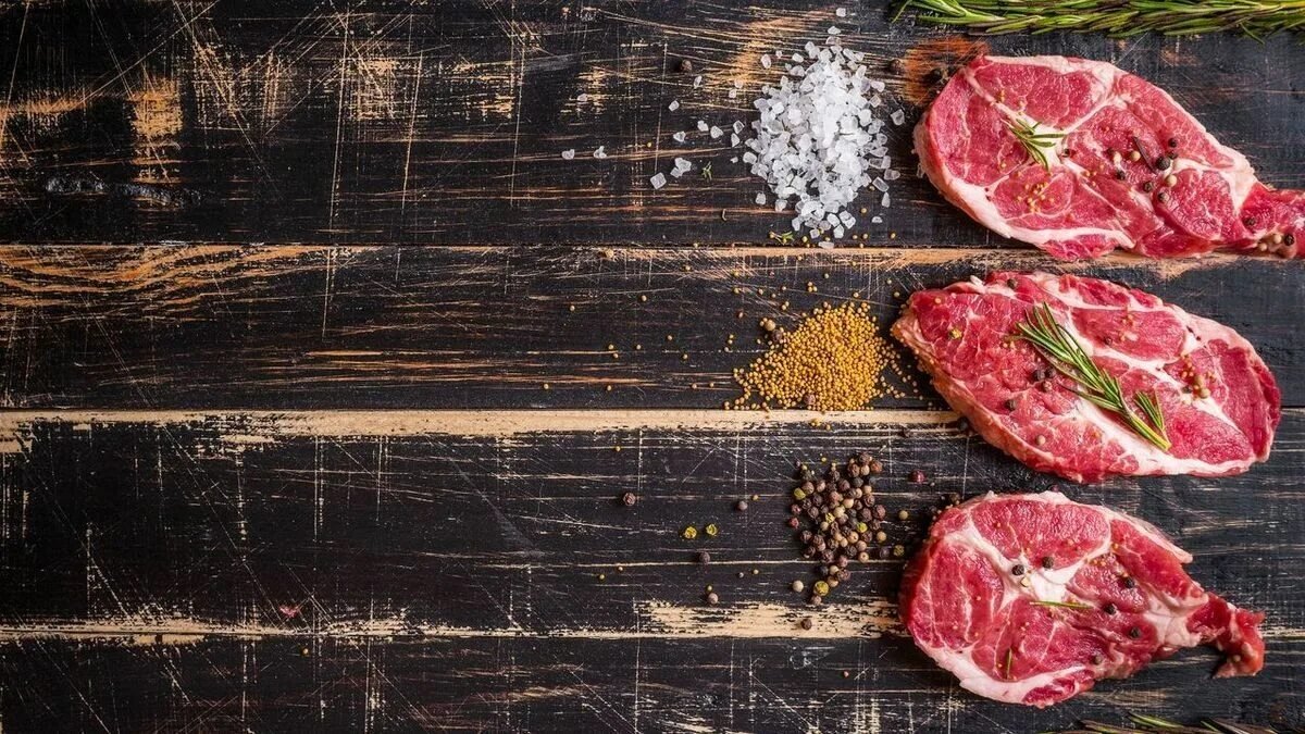 Steak z horkovzdušné fritézy je chutnější a šťavnatější, když ho postříkáte jednou přísadou