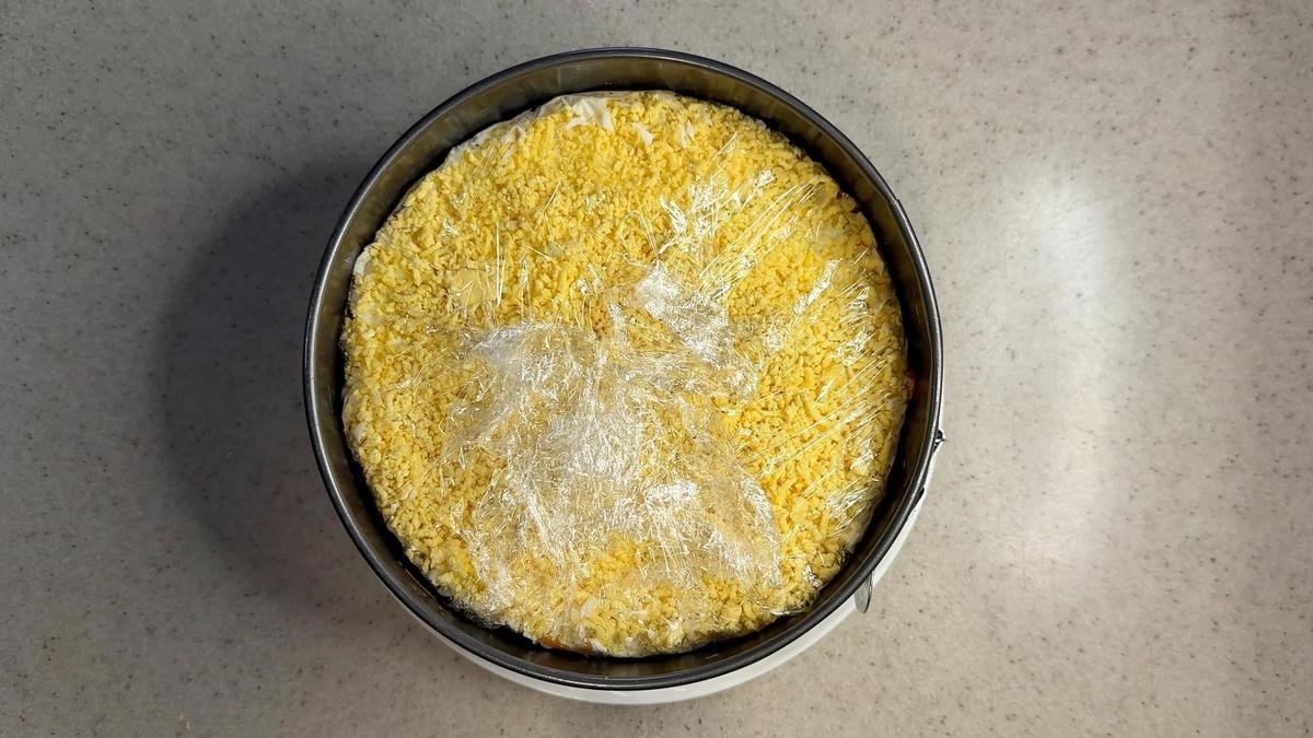 Tento vrstvený salát na Štědrý večer je můj trumf v rukávu Připravíš ho dvakrát rychleji než bramborový salát a chutná skvěle