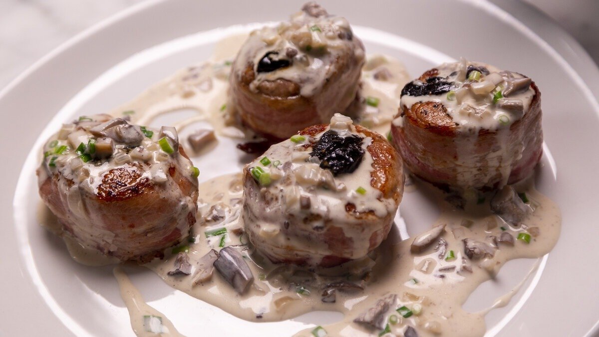 Vepřová panenka se sušenými švestkami