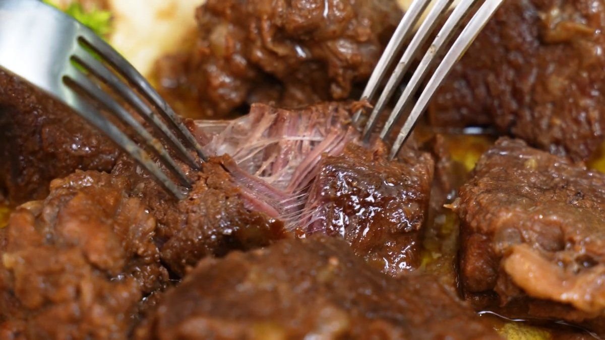 Jídlo, které zahřeje u srdce: hovězí maso z hlavy v omáčce chraime.