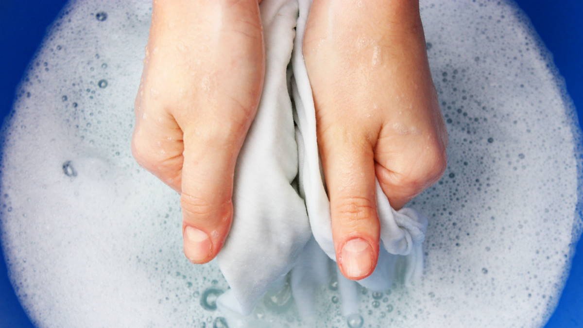 Proč jsou hotelové ručníky vždy bílé? Pokojská z luxusního hotelu vysvětluje, jak toho dosahují