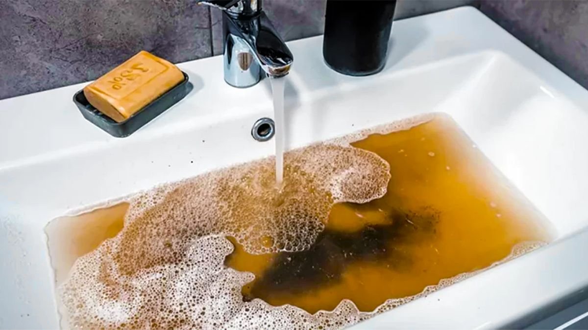 Jedna tableta a horká voda — ucpání zmizí, jako by nikdy neexistovalo: tip od instalatéra