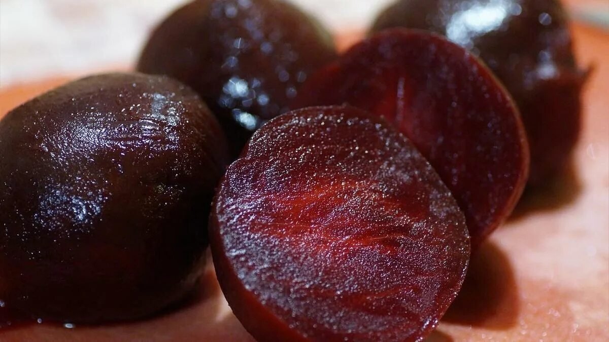 Vařím červenou řepu doměkka dvakrát rychleji a bez ztráty barvy