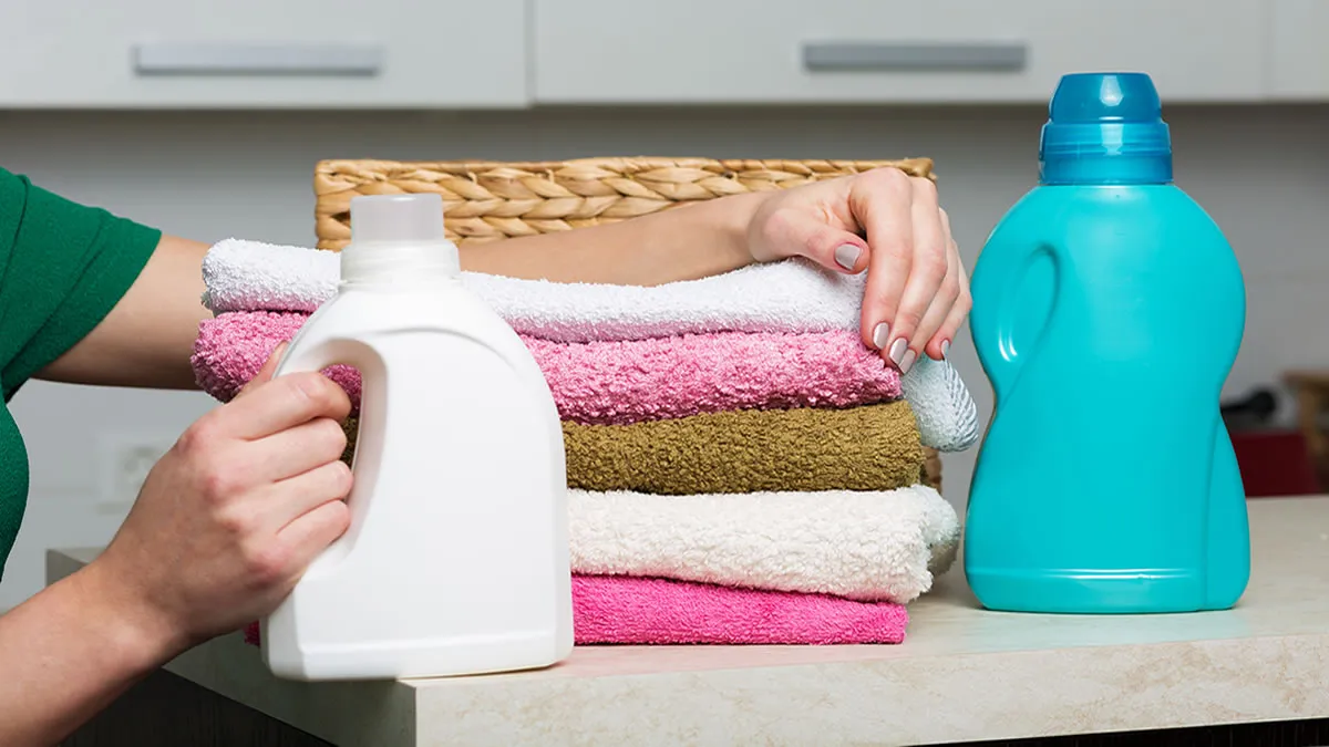 Stále lijete prací gel na špatné místo? Proto zůstává prádlo nedokonale vypláchané – odborníci vysvětlili dvě správná místa pro dávkování a nejčastější chyby