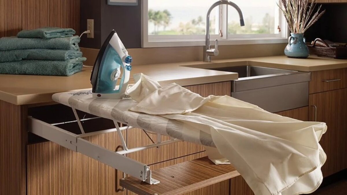 Žehlení bez starostí: 5 neobvyklých způsobů, jak v bytě umístit žehlicí systém po česku