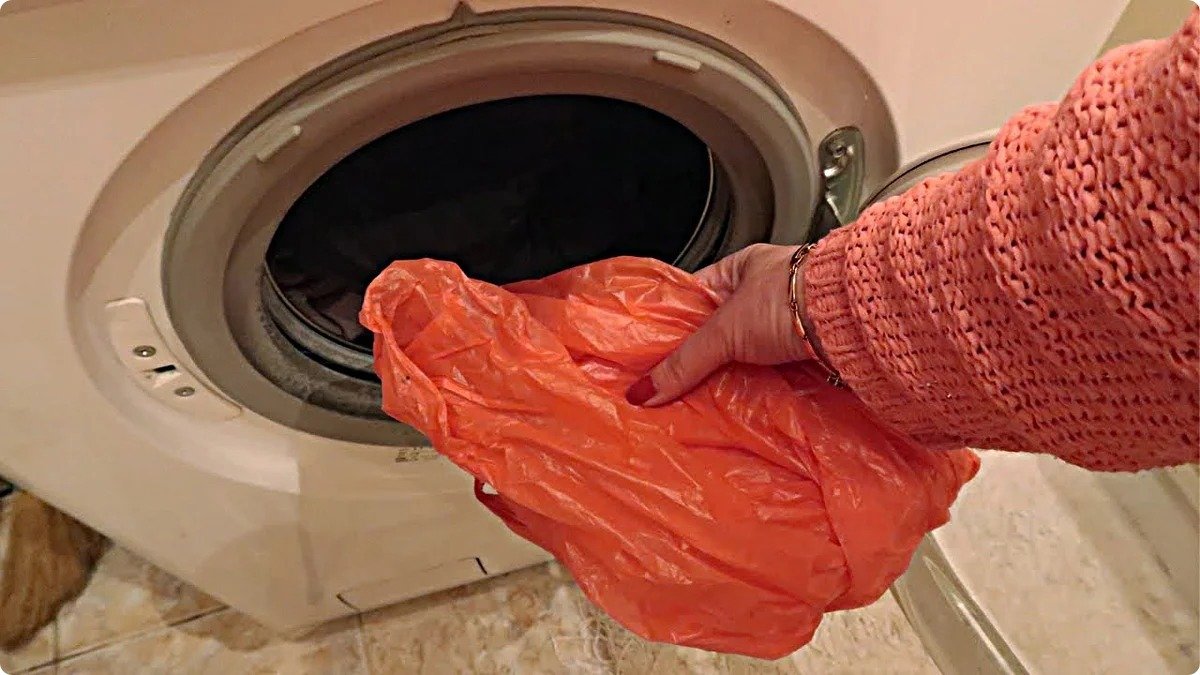 7 věcí a předmětů v domácnosti, které se z nějakého důvodu běžně neperou – a je to škoda