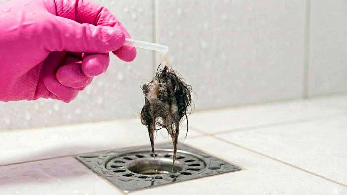„Ucpaný odtok? Zkuste jen tuhle „věc“, kterou máte doma“ – bez silných čističů ho uvolníte za 5 minut
