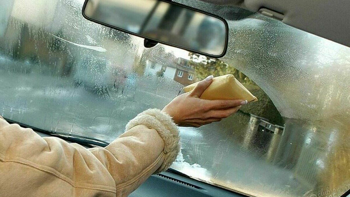„Zapínat v zimě topení je hloupost?“ Chytrý způsob, jak odstranit zamlžení v autě za pouhou 1 minutu