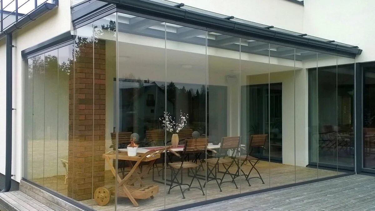 13 modelů terasy u domu bez plotu, které zůstanou bezpečné a vypadají luxusně