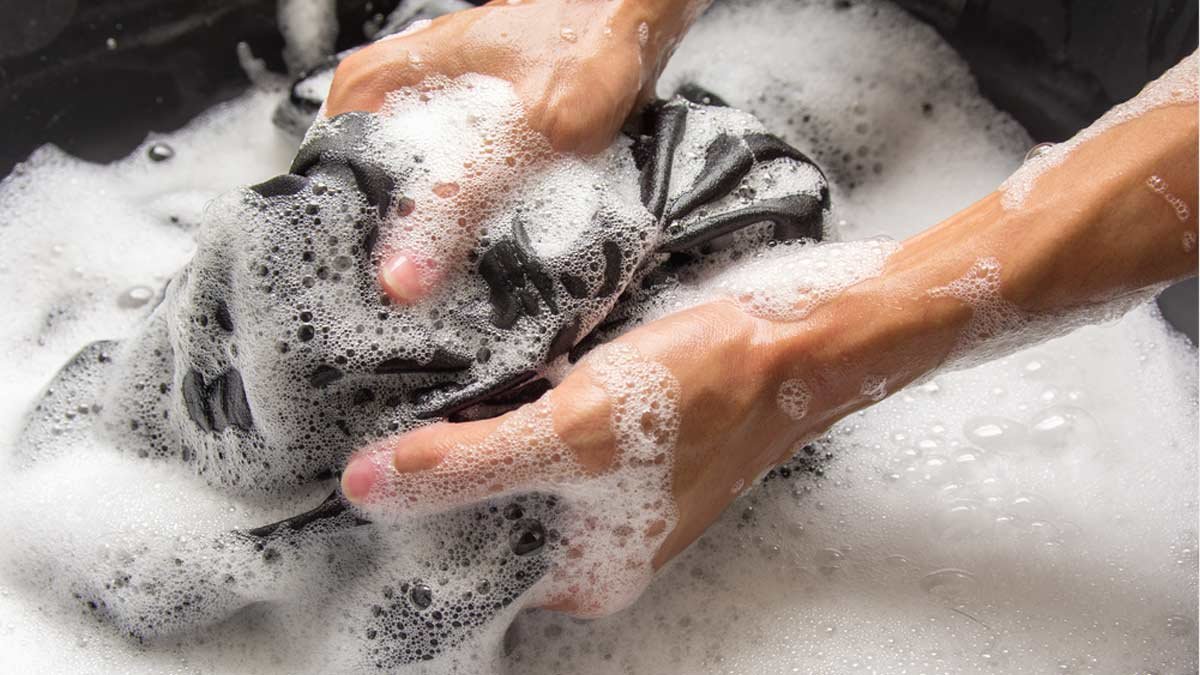 Jak správně čistit a prát péřovou bundu, abyste ji nezničili