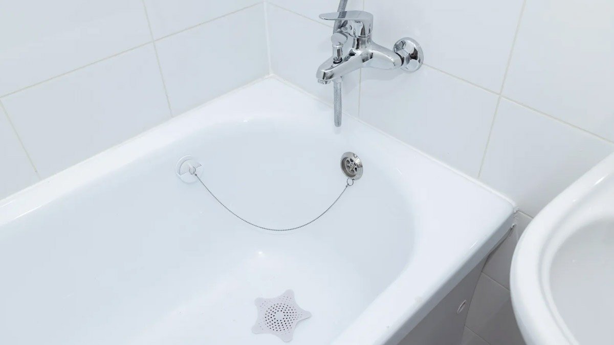 Vaše vana bude zářit bělostí: stačí potřít 1 levným ovocem – dokonalá čistota až na 2 týdny