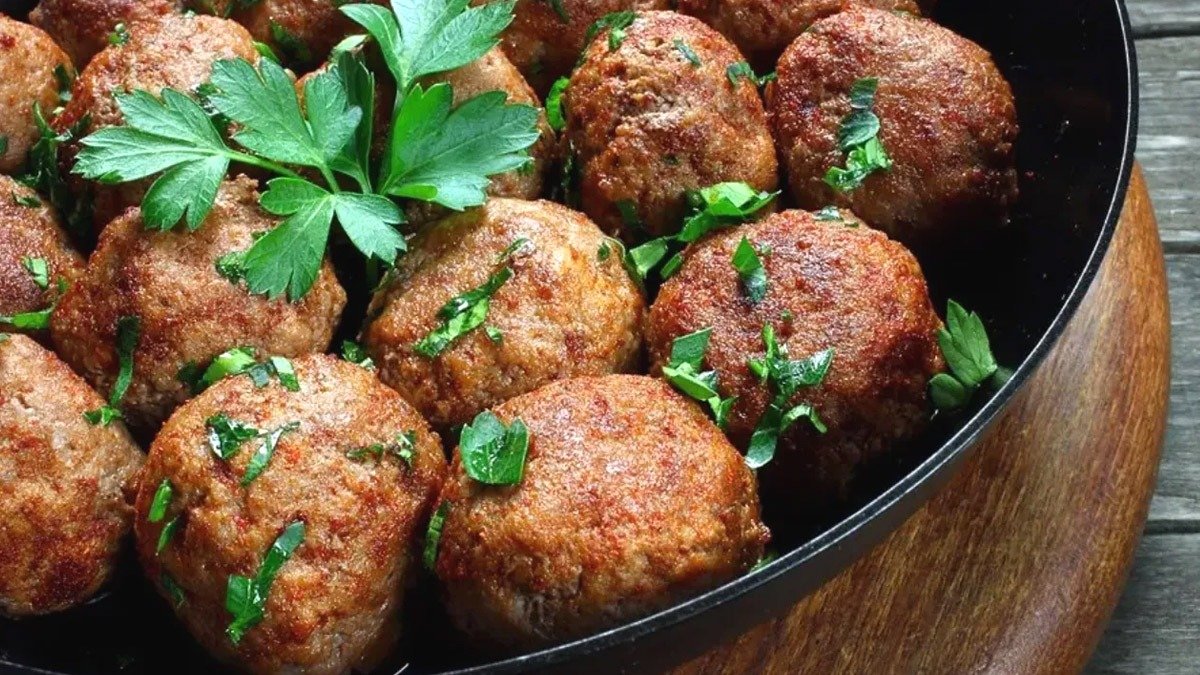 Kape Aihinen je absolutní špička v přípravě masových kuliček: ”hřích líného člověka”