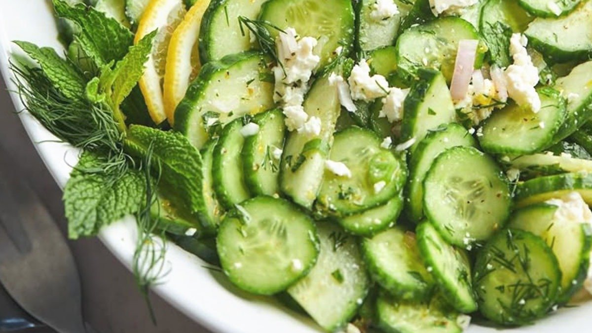 Rychlý minutový salát: jen pár surovin a skvělá chuť