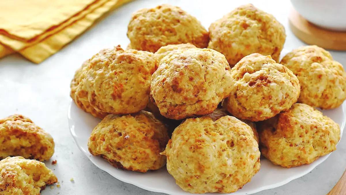 Šálek ovesné kaše a trocha čerstvého sýru: 20 minut v troubě a na stole je hora dobrot k čaji