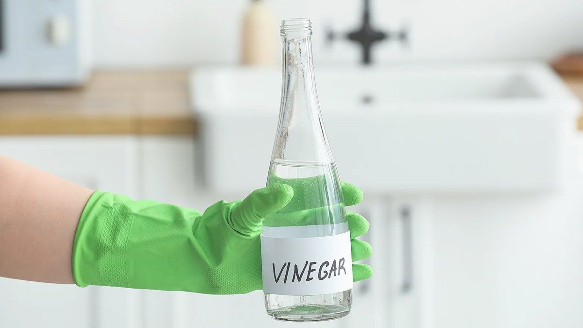 Proč byste měli čistit klíče bílým octem
