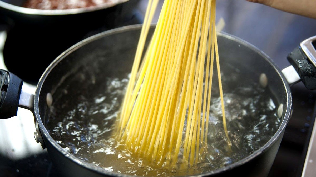 Skvělý a chutný recept na leden. Jak rychle připravit špagety s tuňákem