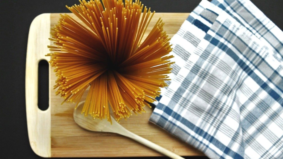 Chuť Itálie: frittata di spaghetti, zrozená v kuchyni chudých