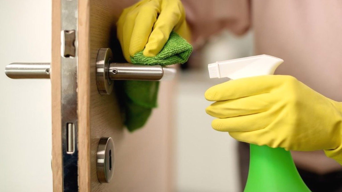 Postřik klik octem doma: proč je to nutné a proč se to doporučuje