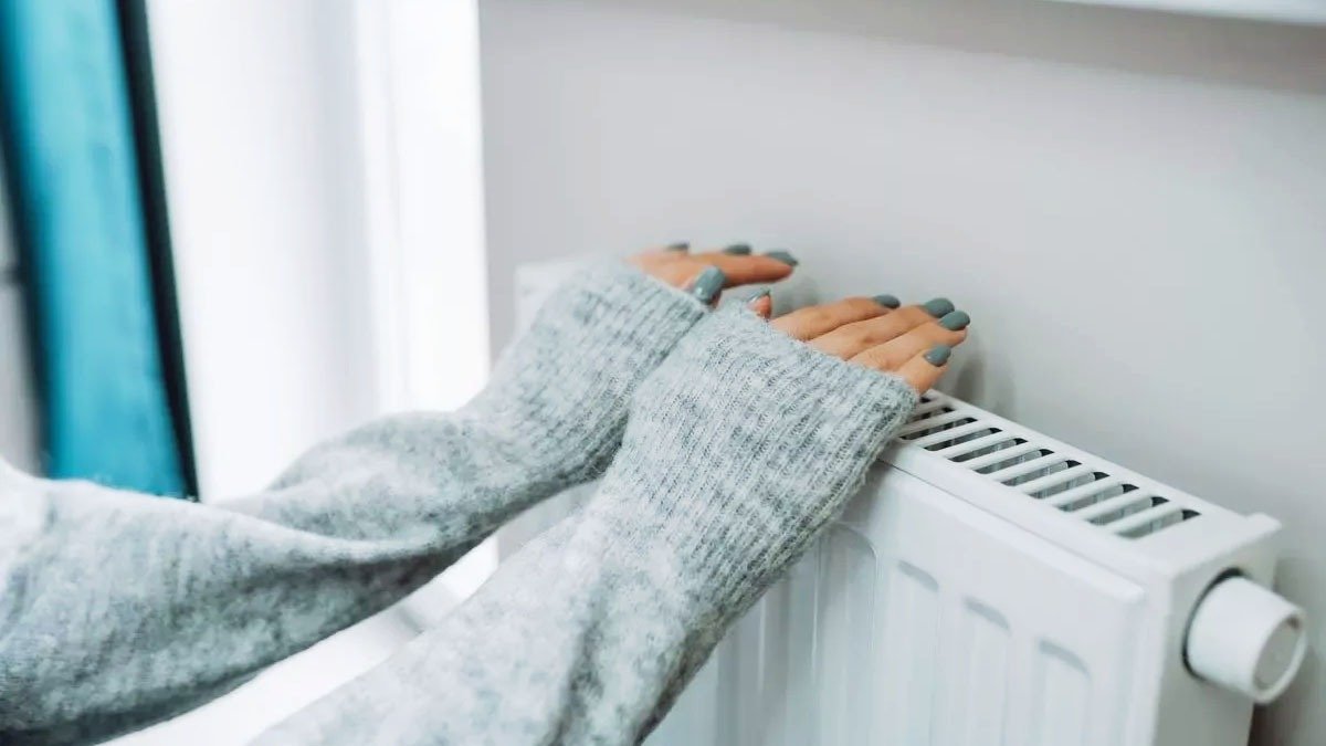 Zaměstnanci energetických firem topí doma jen takto: snížíte náklady na provoz kotle až o 90 %