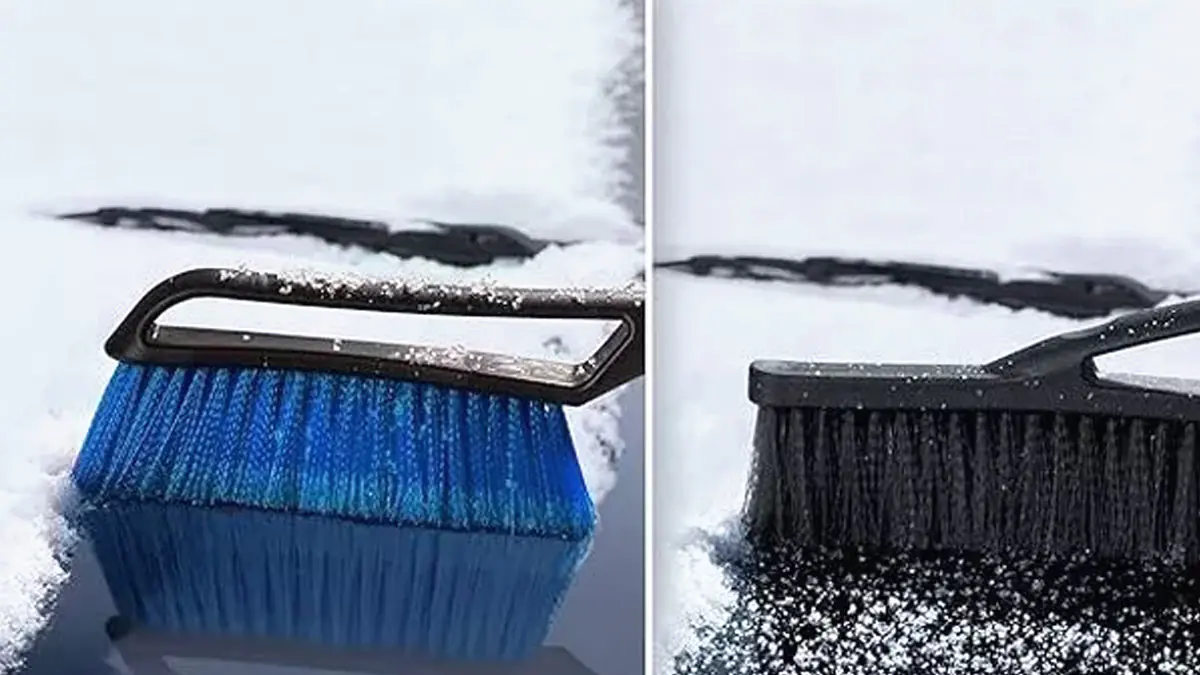 Řidiči odkládají škrabky na led. Nahrazuje je pomocník, který sundá sníh za pár vteřin a „neškrábe lak“